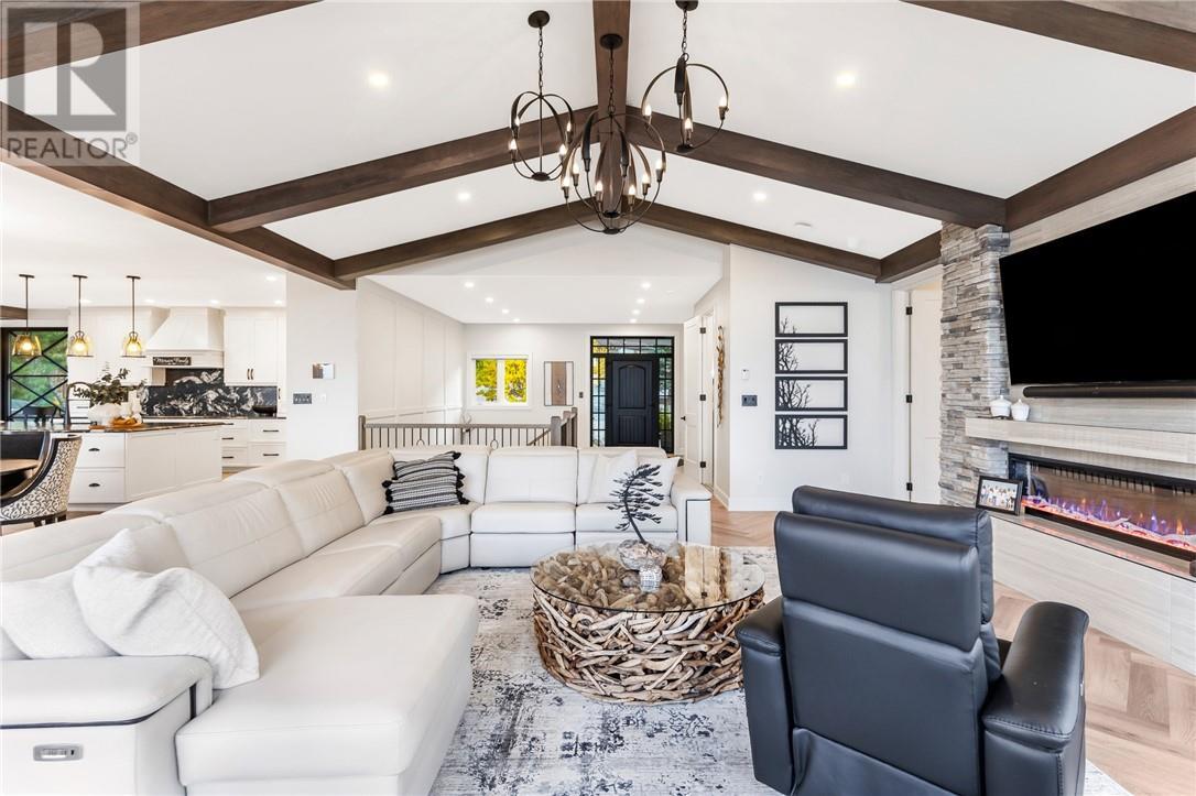 20 Breezehill Road, Skead, ON - Indoor Photo Showing Living Room