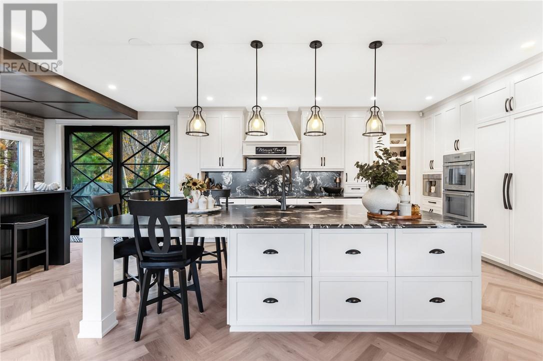 20 Breezehill Road, Skead, ON - Indoor Photo Showing Kitchen With Upgraded Kitchen