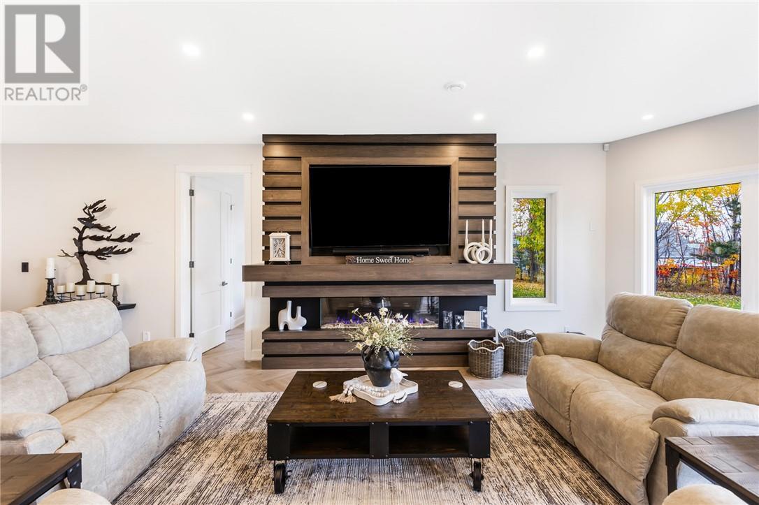 20 Breezehill Road, Skead, ON - Indoor Photo Showing Living Room