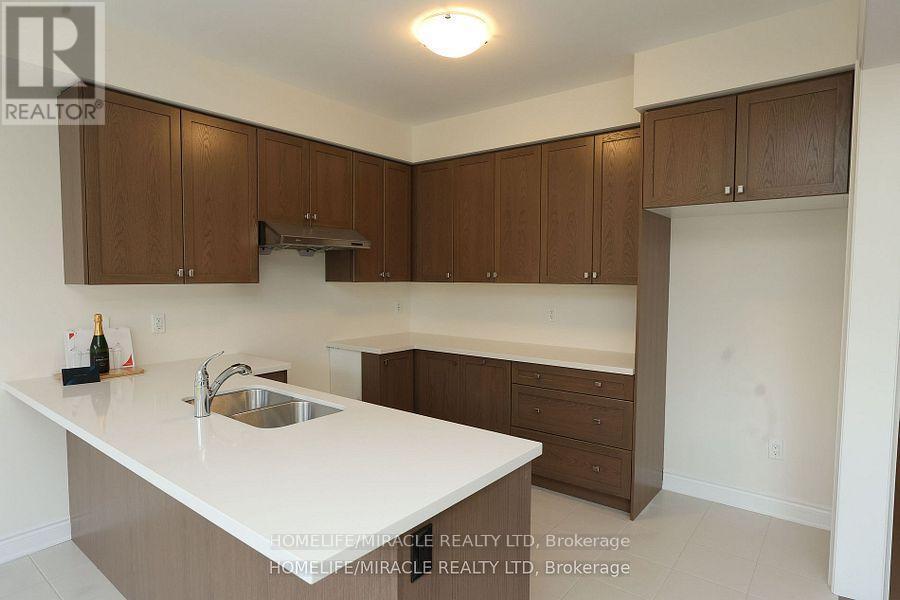 11 Calabria Drive, Caledon, ON - Indoor Photo Showing Kitchen With Double Sink