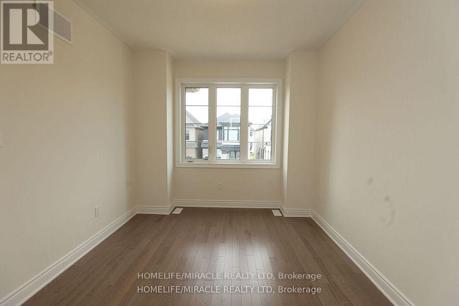 11 Calabria Drive, Caledon, ON - Indoor Photo Showing Other Room