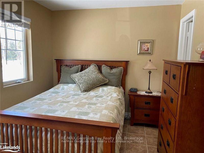 139 Trout Lane, Tiny, ON - Indoor Photo Showing Bedroom