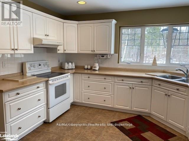 139 Trout Lane, Tiny, ON - Indoor Photo Showing Kitchen With Double Sink
