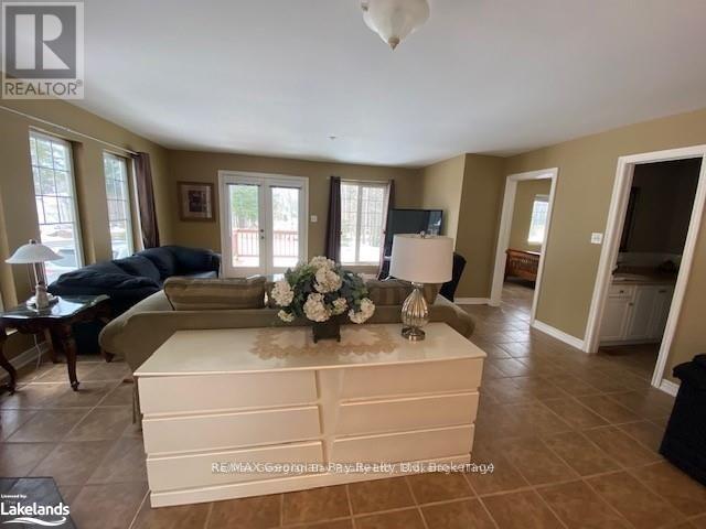 139 Trout Lane, Tiny, ON - Indoor