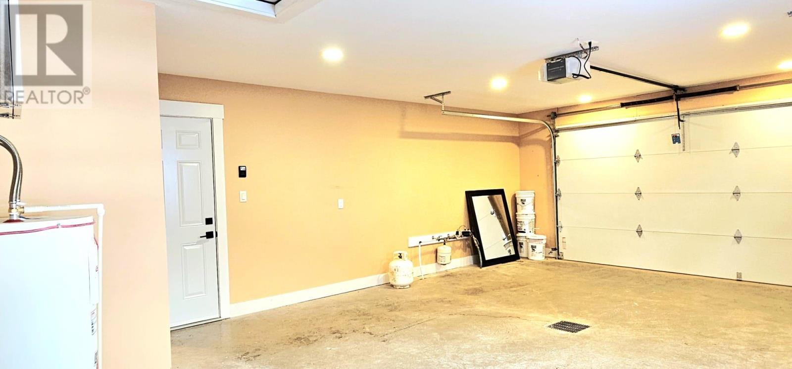 201-203 Stanmol Drive, Charlottetown, PE - Indoor Photo Showing Garage