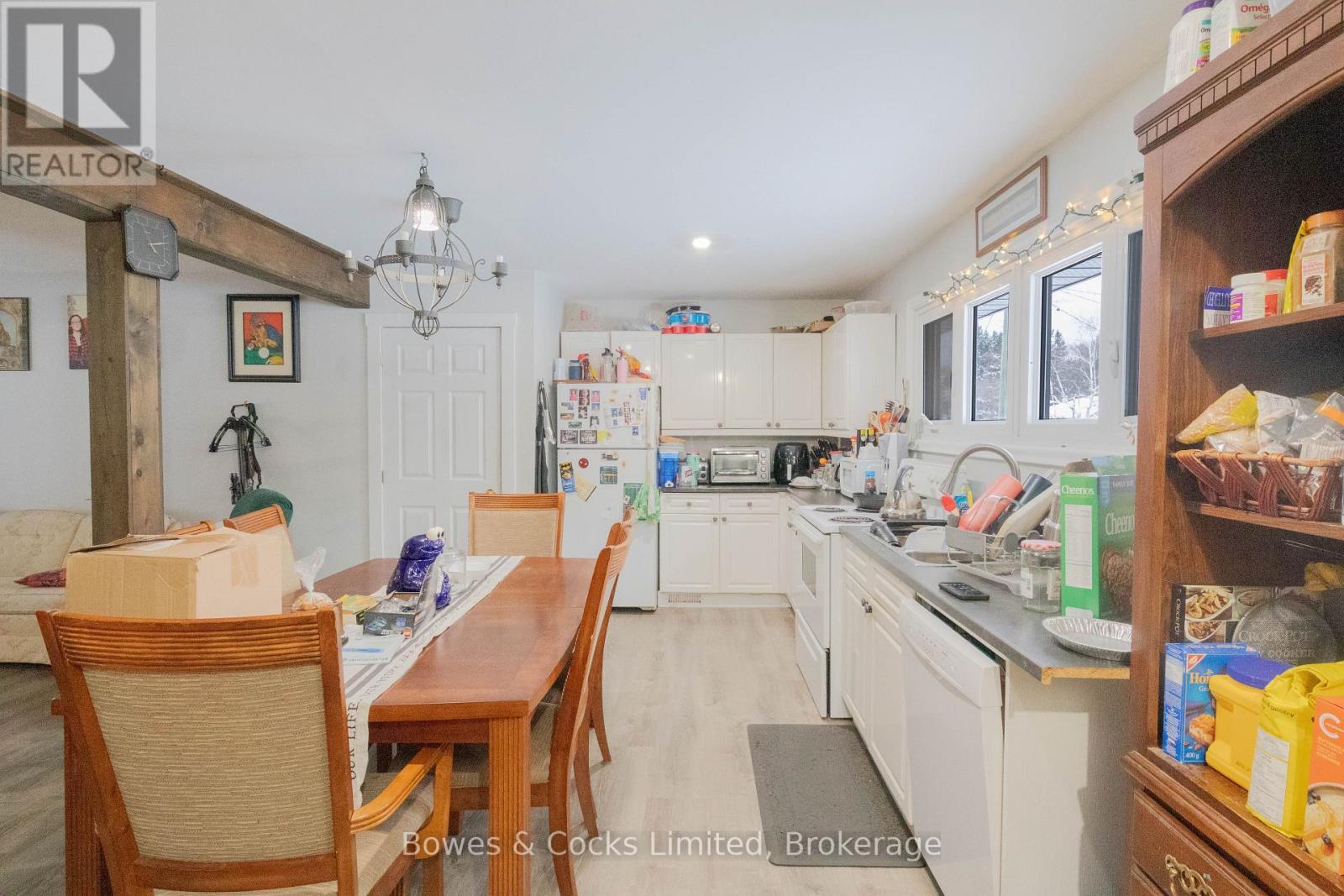 1052 Estates Road, Highlands East (Bicroft Ward), ON - Indoor Photo Showing Other Room
