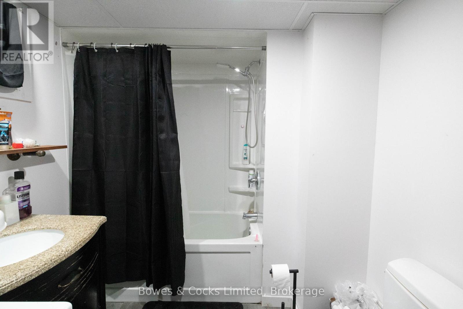 1052 Estates Road, Highlands East (Bicroft Ward), ON - Indoor Photo Showing Bathroom
