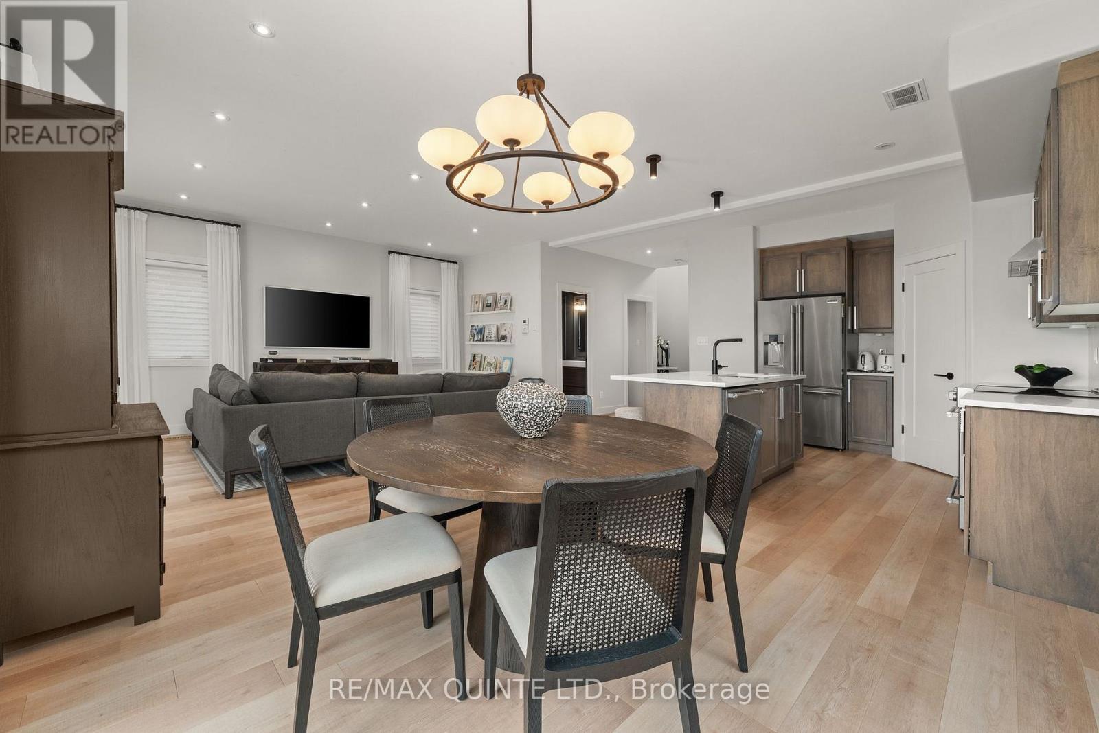 14 Cypress Drive, Belleville (Thurlow Ward), ON - Indoor Photo Showing Dining Room