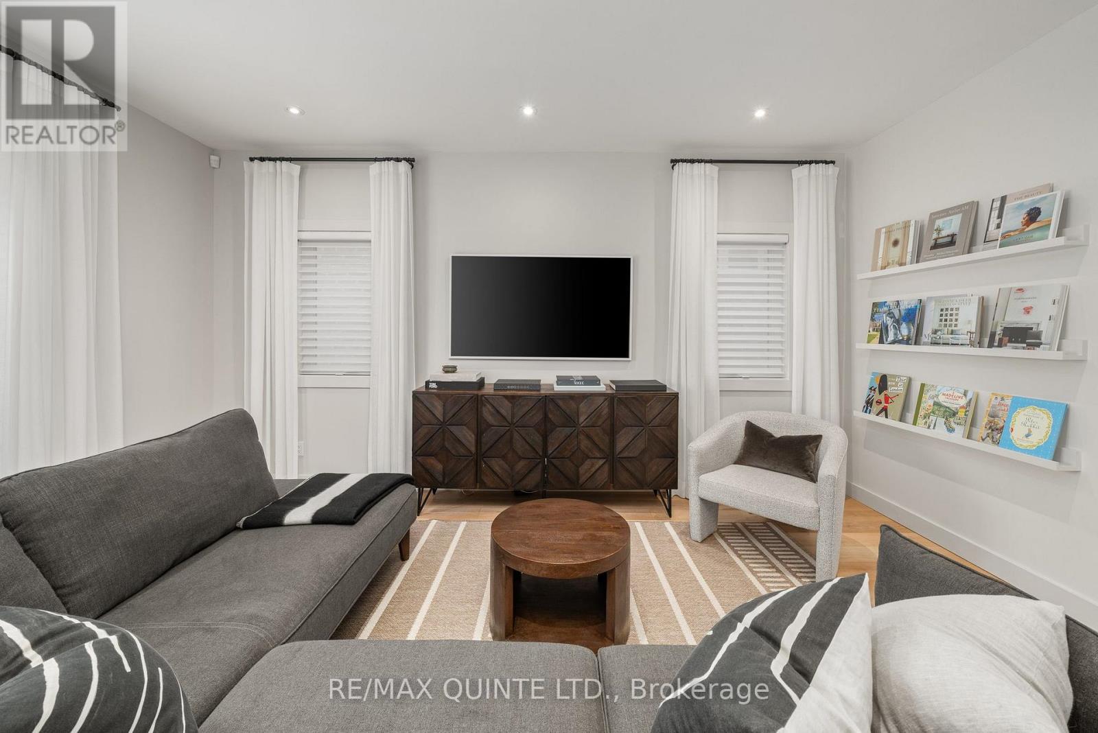 14 Cypress Drive, Belleville (Thurlow Ward), ON - Indoor