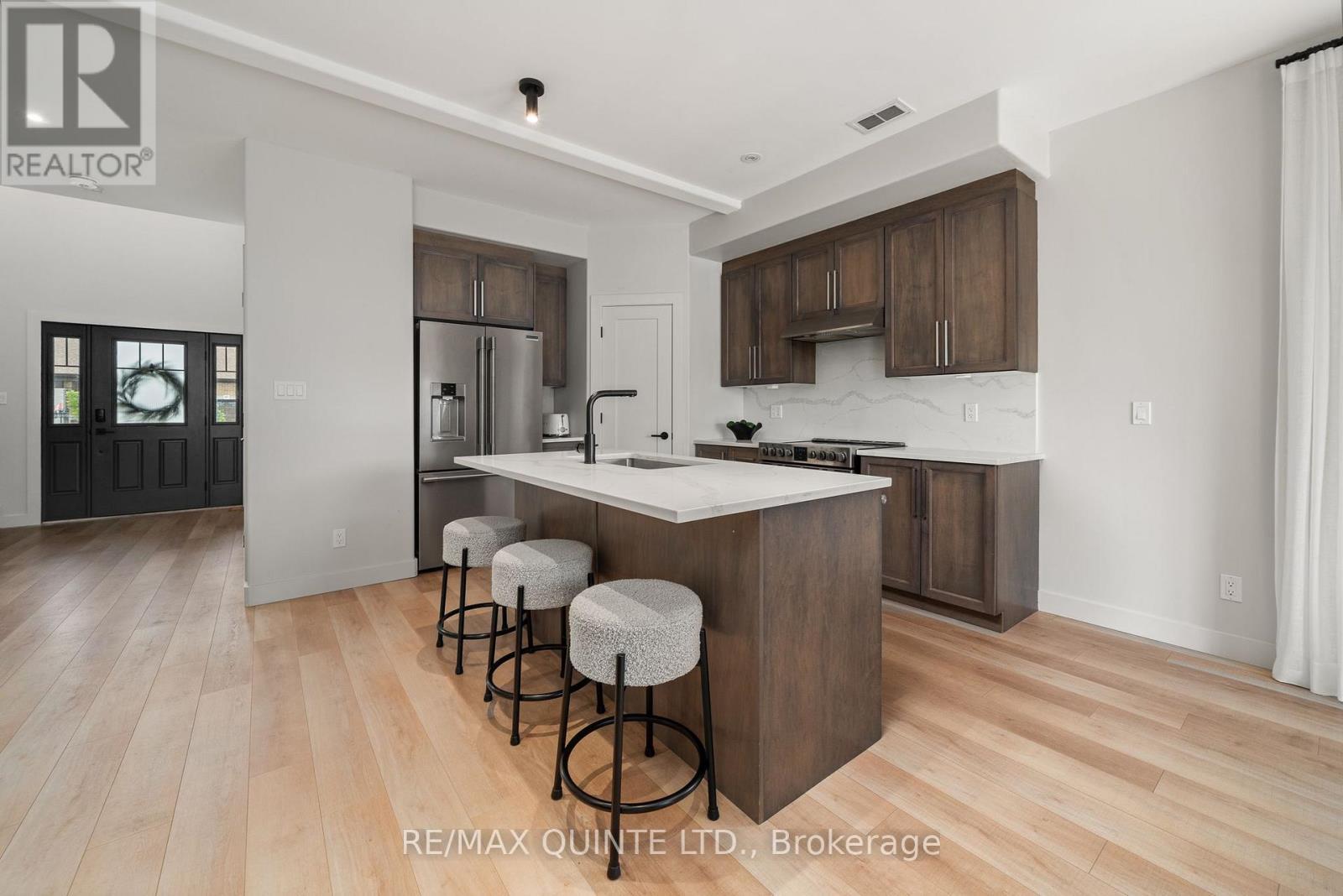 14 Cypress Drive, Belleville (Thurlow Ward), ON - Indoor Photo Showing Kitchen With Upgraded Kitchen