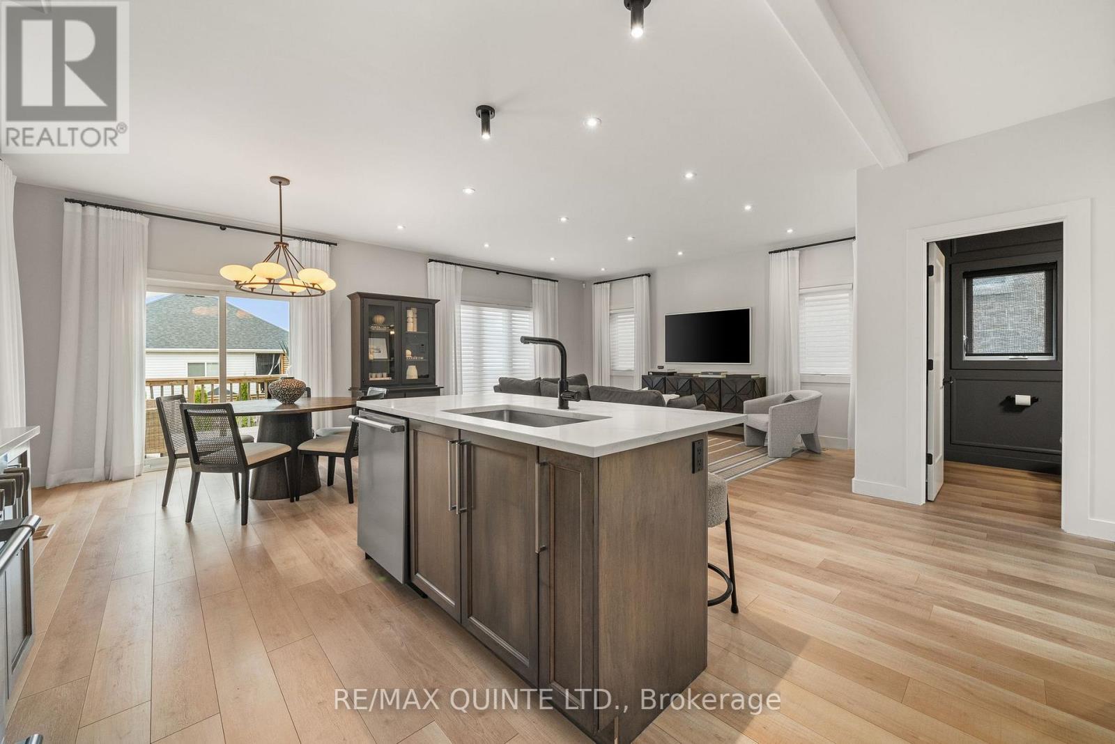 14 Cypress Drive, Belleville (Thurlow Ward), ON - Indoor Photo Showing Kitchen With Upgraded Kitchen