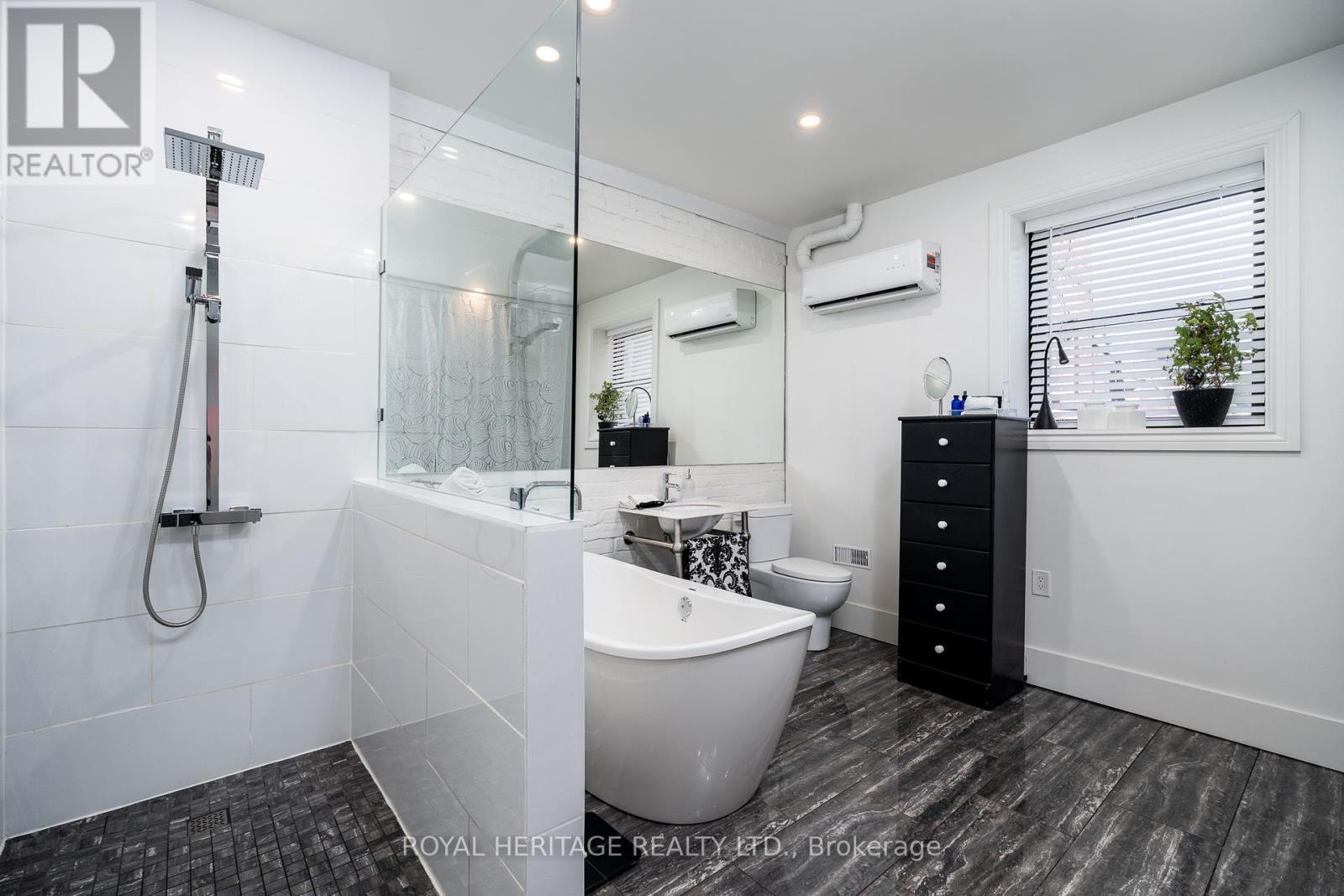 Loft Primary Ensuite - 269 Front Street, Belleville (Belleville Ward), ON - Indoor Photo Showing Bathroom