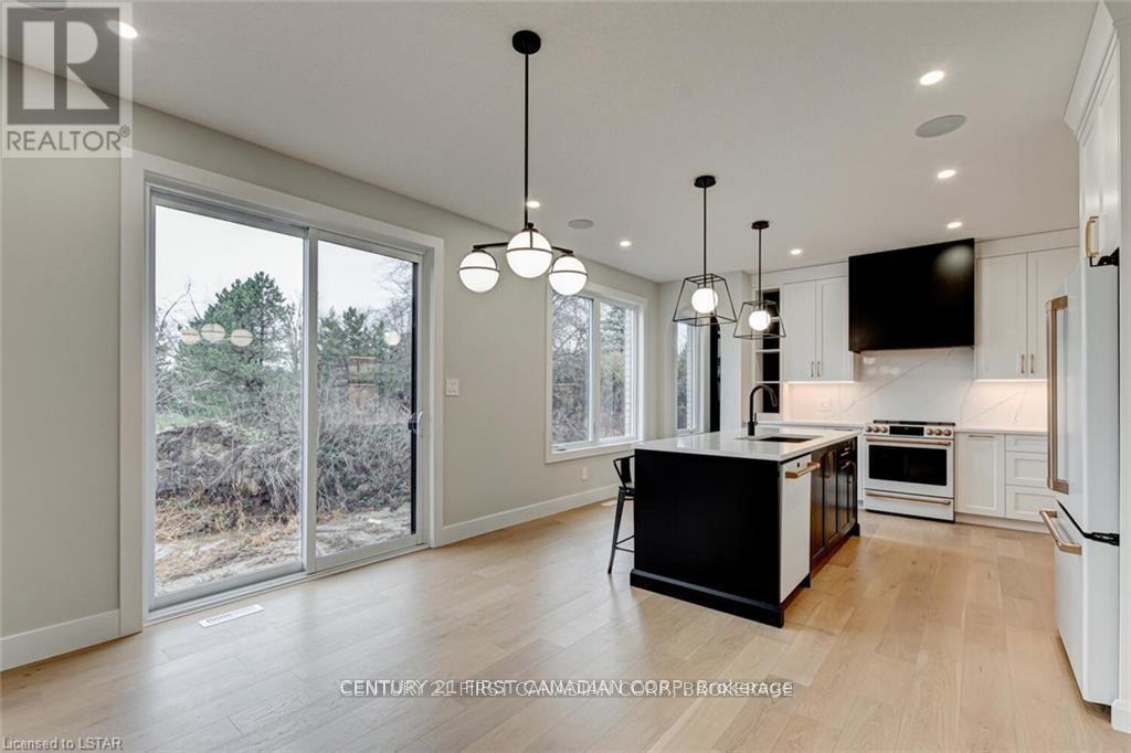 129 Aspen Circle, Thames Centre (Thorndale), ON - Indoor Photo Showing Kitchen With Upgraded Kitchen