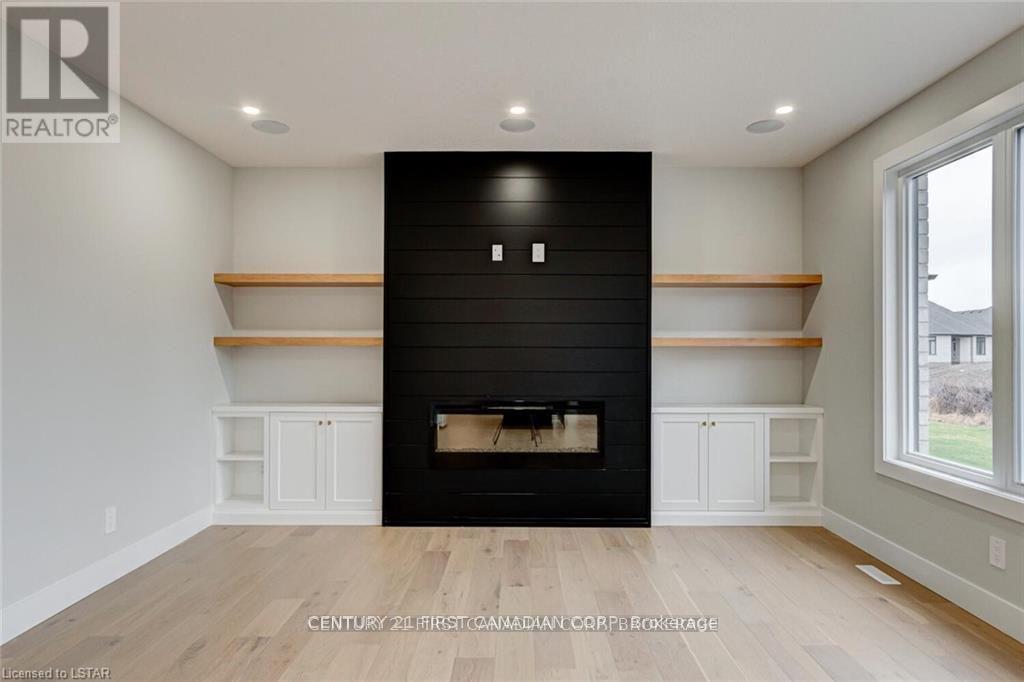 129 Aspen Circle, Thames Centre (Thorndale), ON - Indoor With Fireplace