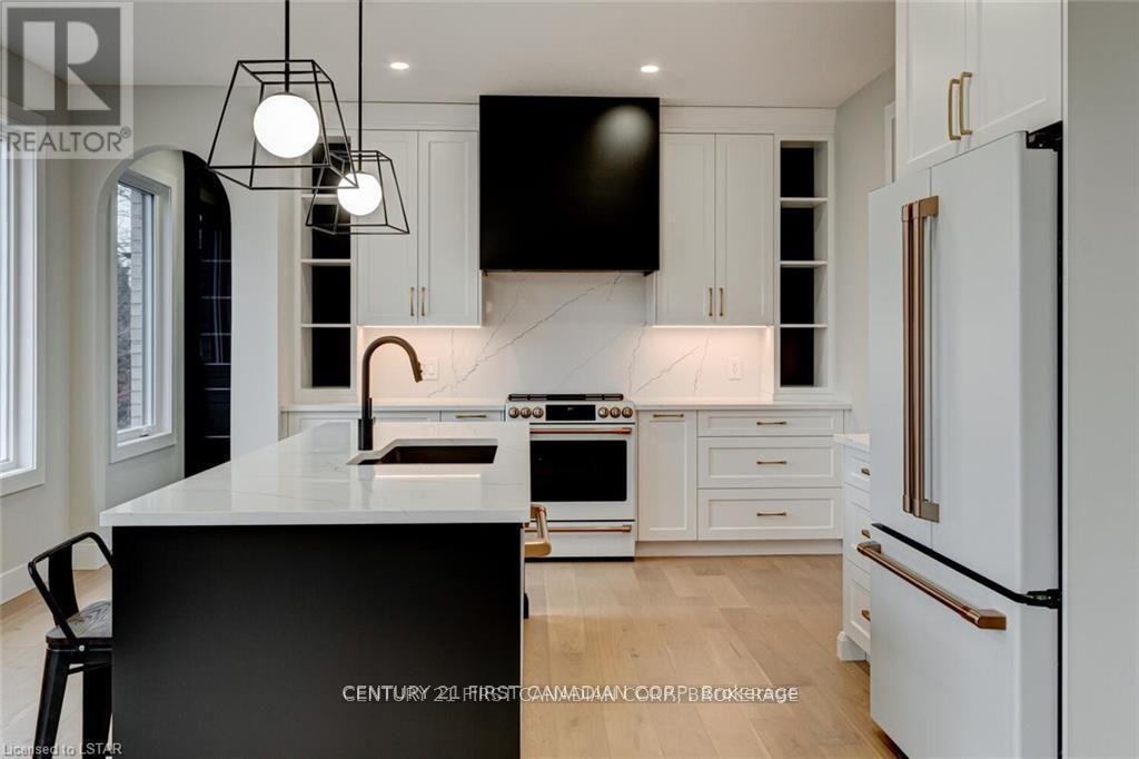 129 Aspen Circle, Thames Centre (Thorndale), ON - Indoor Photo Showing Kitchen With Upgraded Kitchen