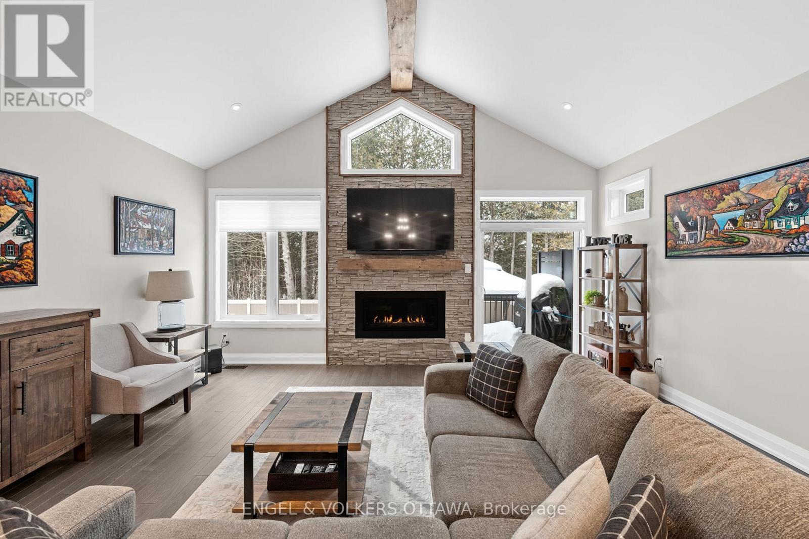 221 Blackhorse Drive, North Grenville, ON - Indoor Photo Showing Living Room With Fireplace