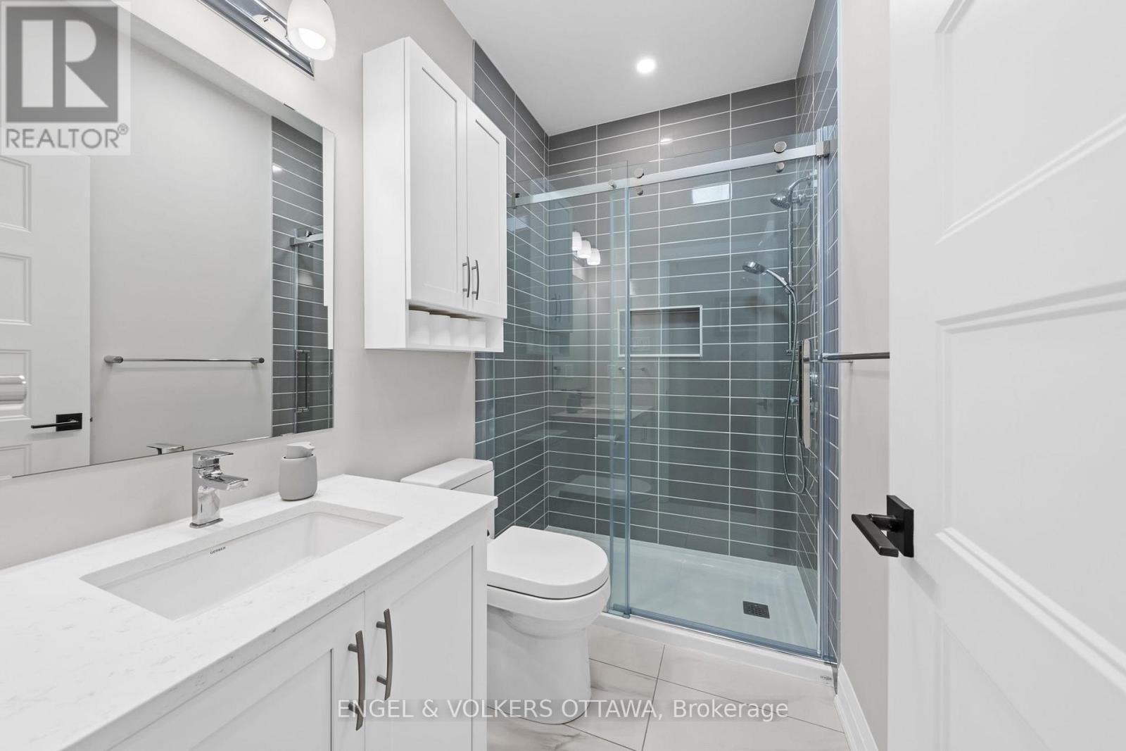 221 Blackhorse Drive, North Grenville, ON - Indoor Photo Showing Bathroom