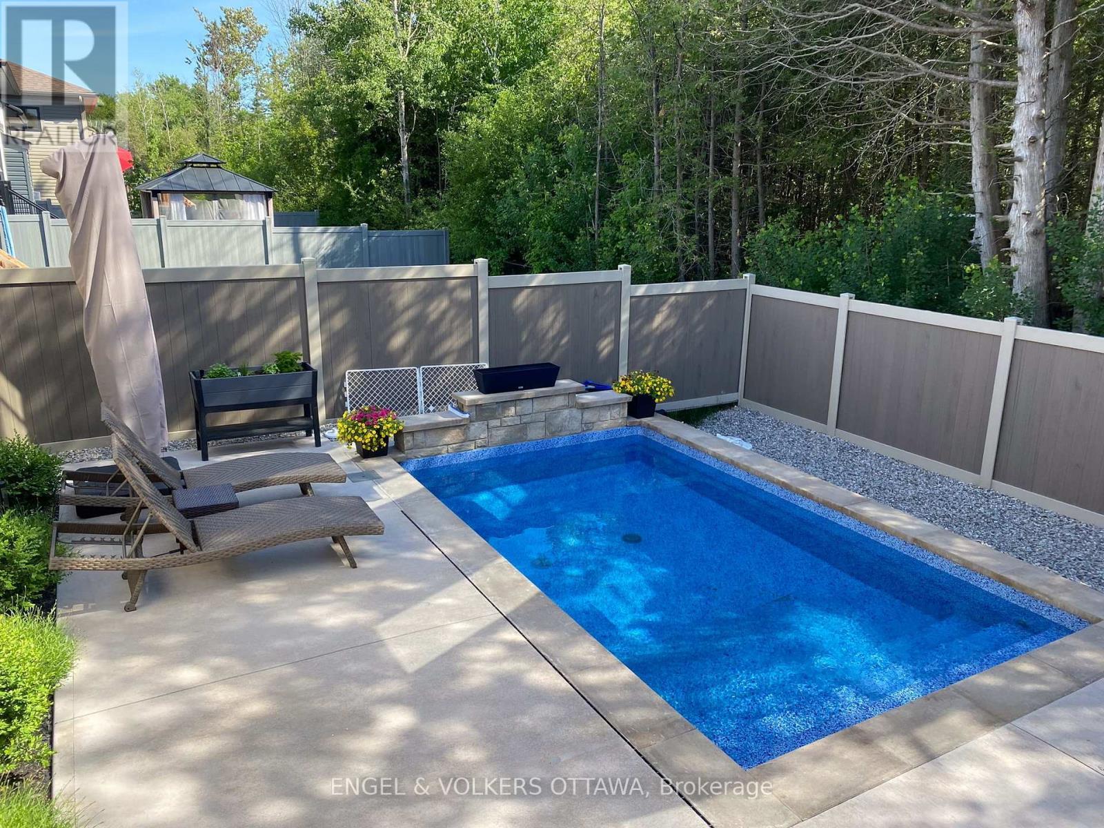 221 Blackhorse Drive, North Grenville, ON - Outdoor With In Ground Pool