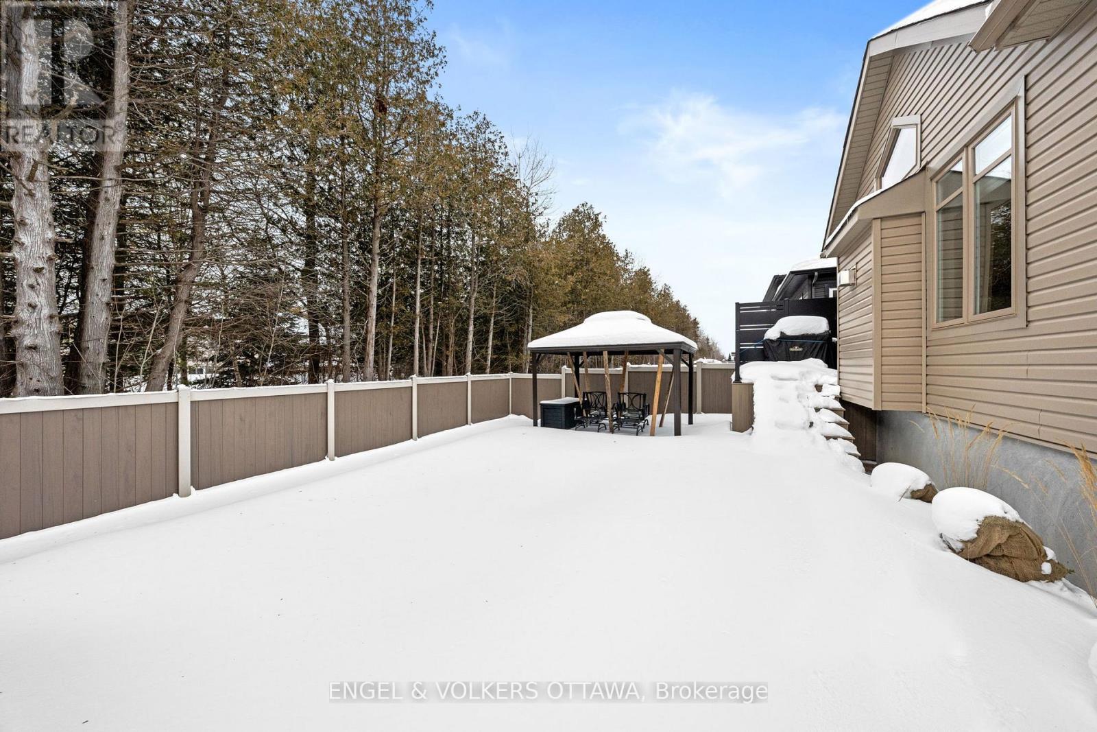 221 Blackhorse Drive, North Grenville, ON - Outdoor