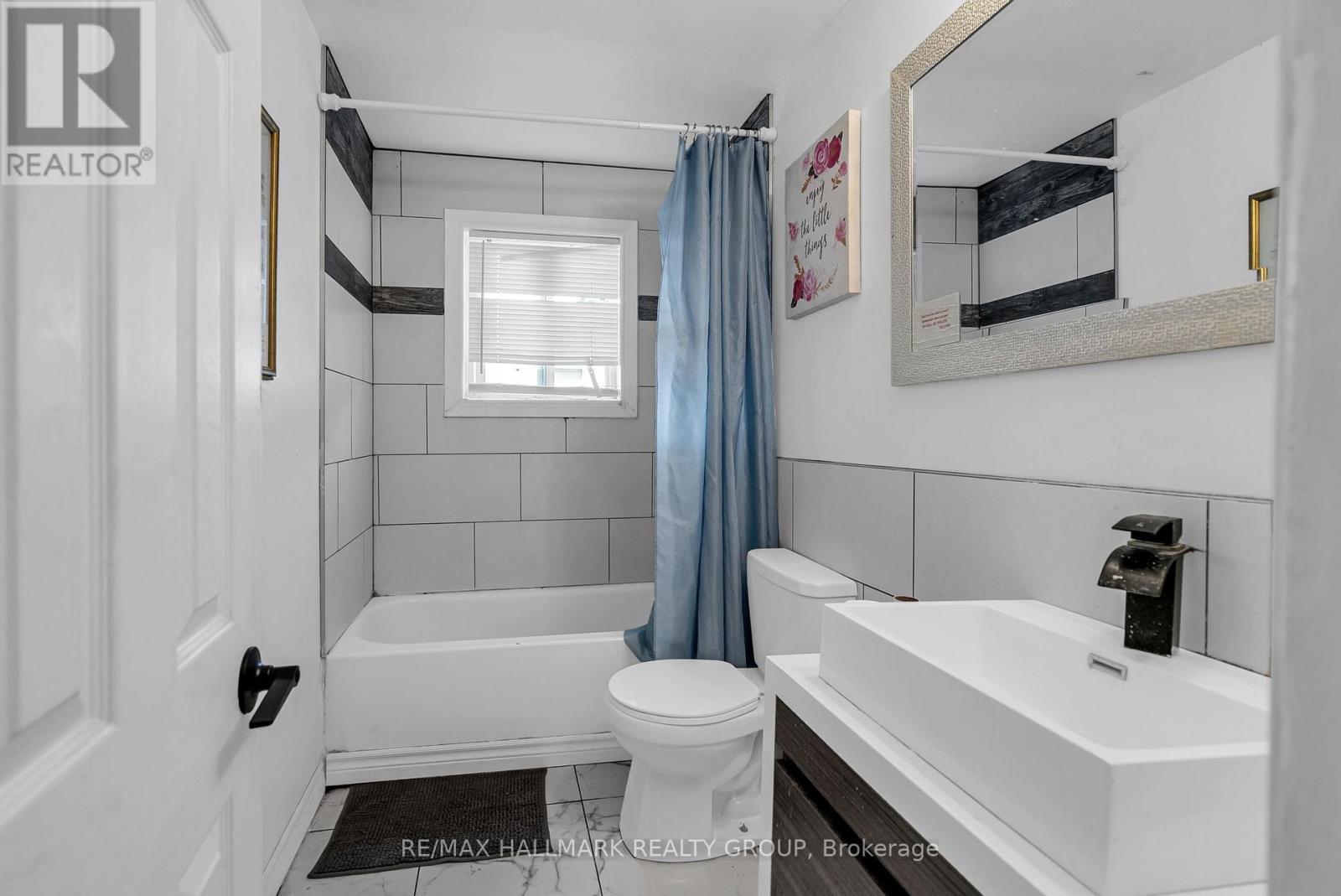 230 Alice Street, Cornwall, ON - Indoor Photo Showing Bathroom