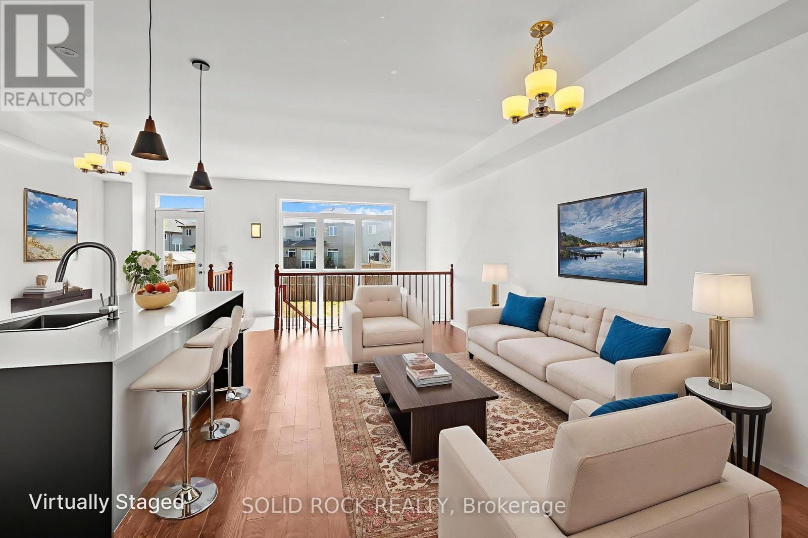 153 Hawkshaw Crescent E, Ottawa, ON - Indoor Photo Showing Living Room