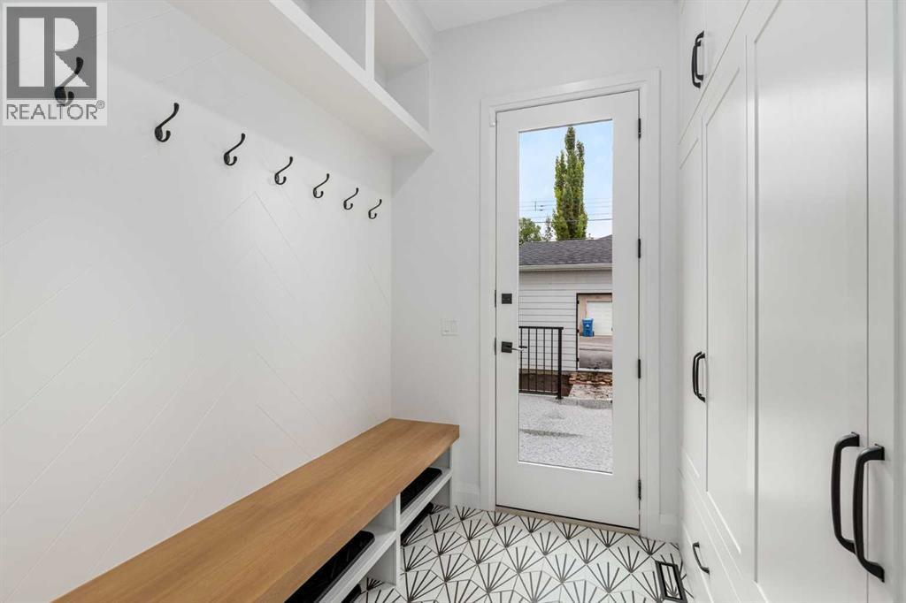 2032 41 Avenue Sw, Calgary, AB - Indoor Photo Showing Other Room