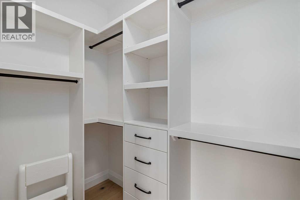 2032 41 Avenue Sw, Calgary, AB - Indoor Photo Showing Other Room