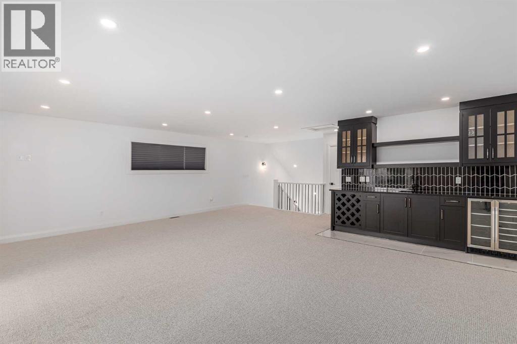 2032 41 Avenue Sw, Calgary, AB - Indoor Photo Showing Other Room