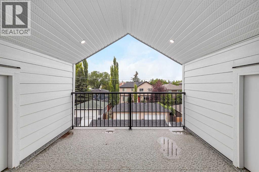 2032 41 Avenue Sw, Calgary, AB - Outdoor With Exterior