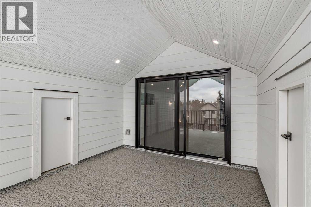 2032 41 Avenue Sw, Calgary, AB - With Exterior