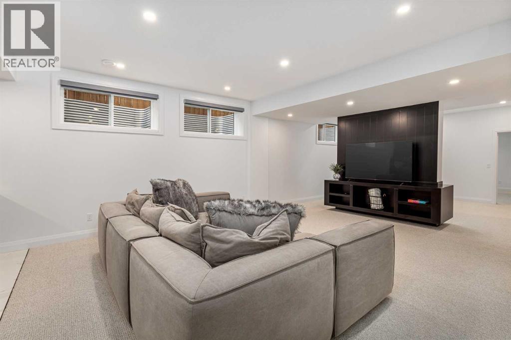 2032 41 Avenue Sw, Calgary, AB - Indoor