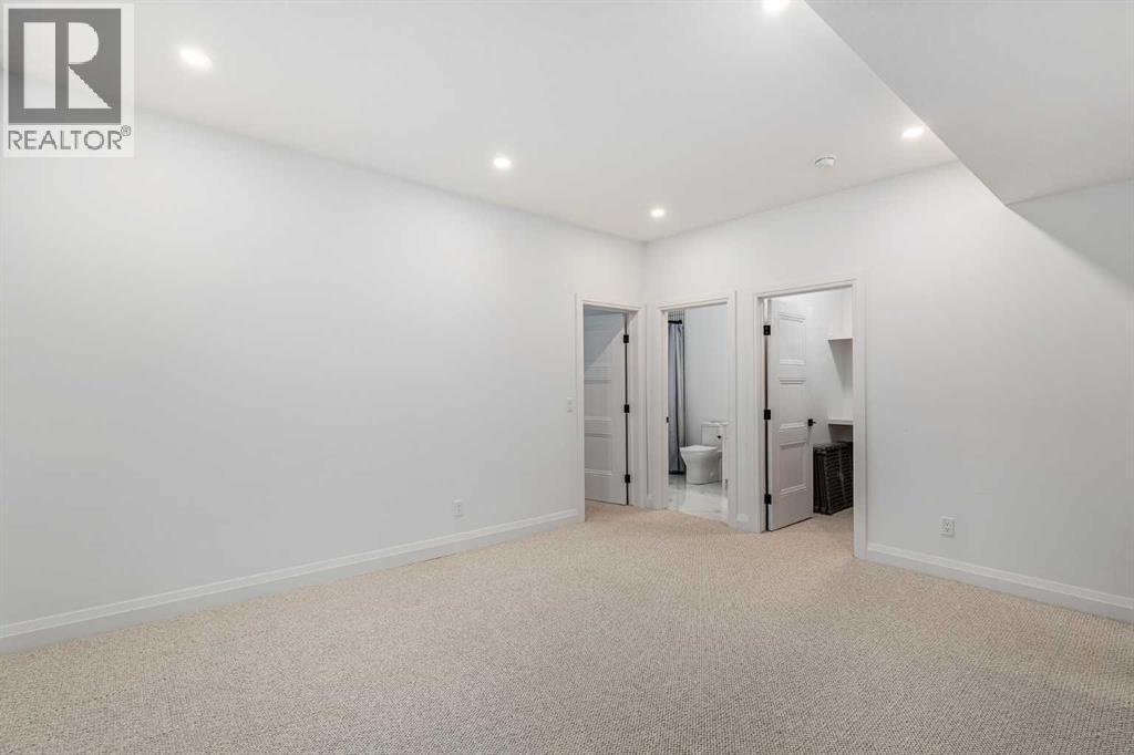 2032 41 Avenue Sw, Calgary, AB - Indoor Photo Showing Other Room