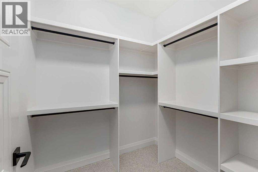 2032 41 Avenue Sw, Calgary, AB - Indoor With Storage