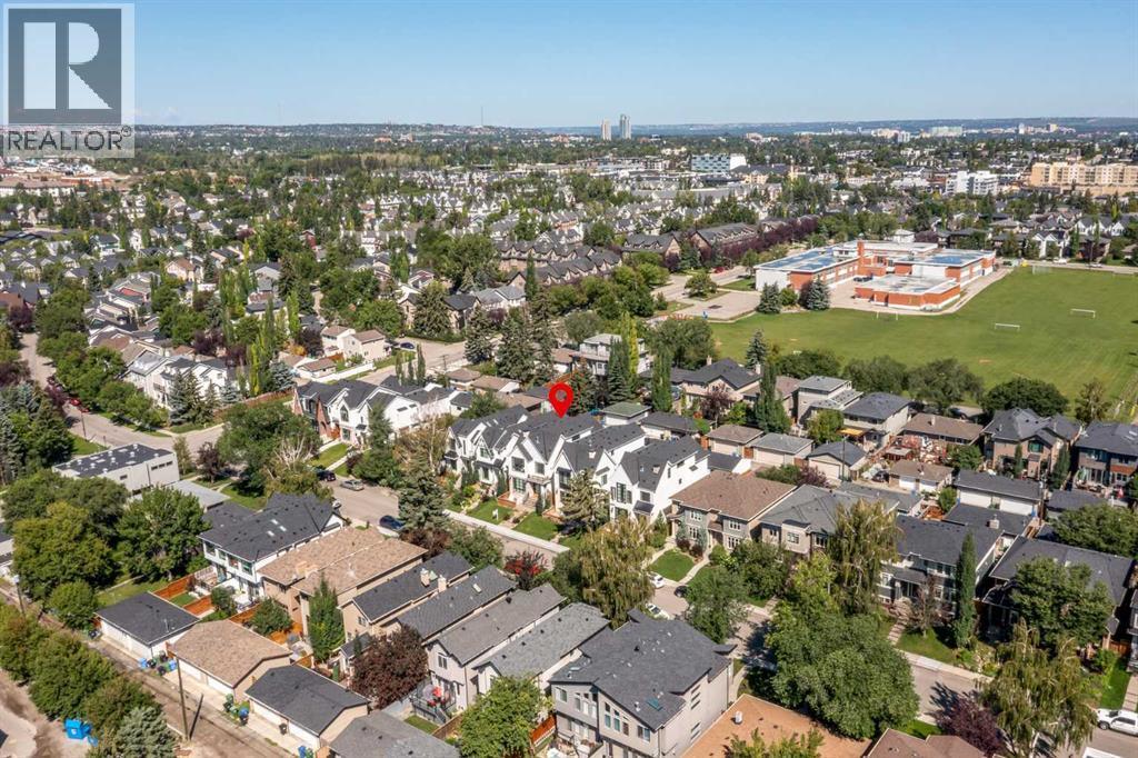 2032 41 Avenue Sw, Calgary, AB - Outdoor With View