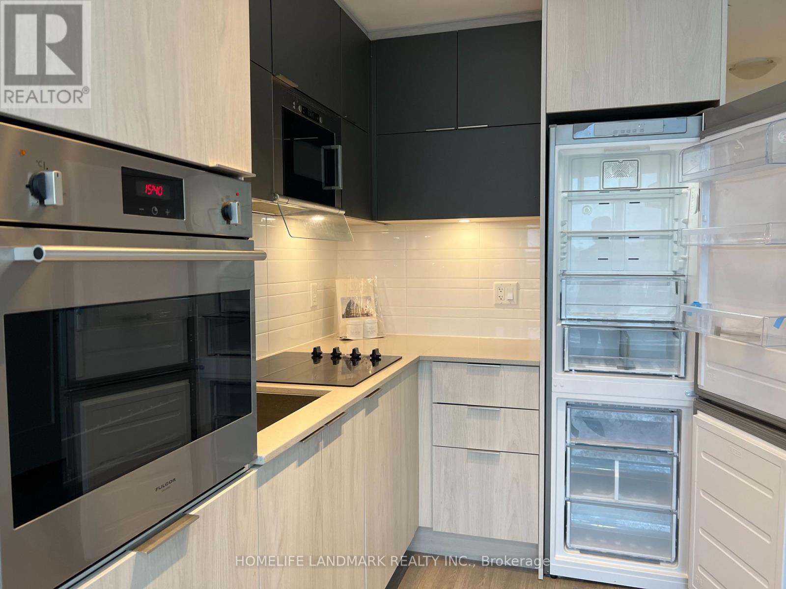 621 - 1 Belsize Drive, Toronto, ON - Indoor Photo Showing Kitchen