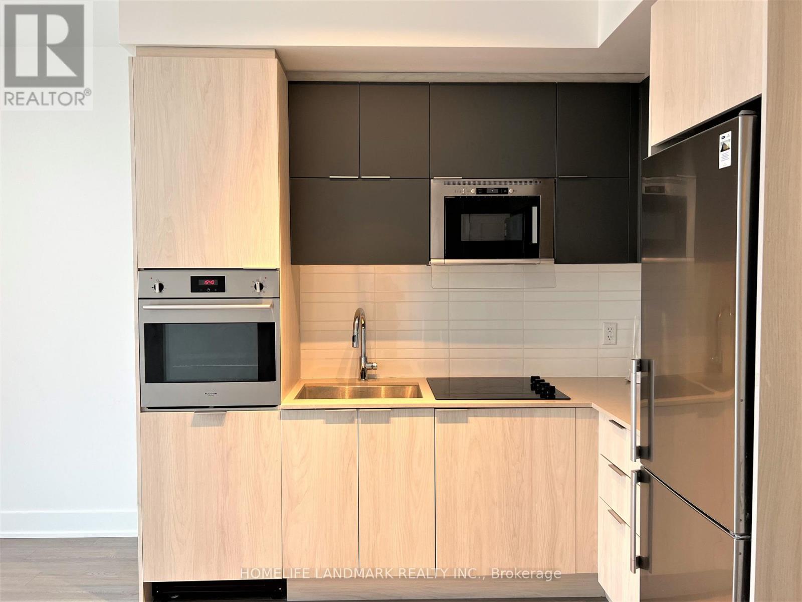 621 - 1 Belsize Drive, Toronto, ON - Indoor Photo Showing Kitchen