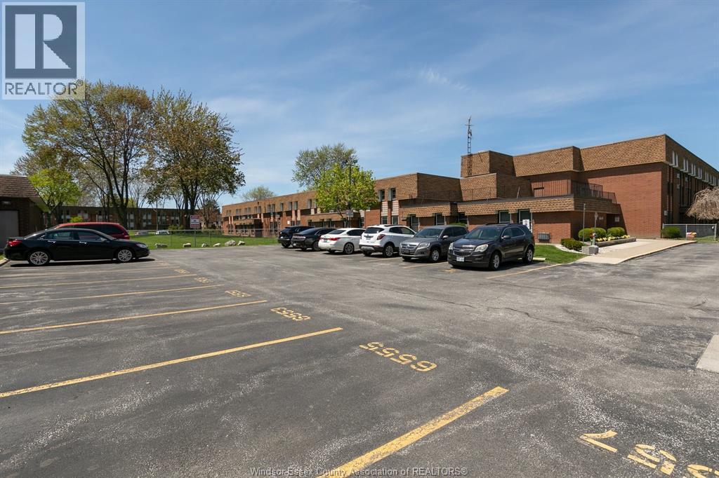 6523 Thornberry Unit# 331, Windsor, ON - Outdoor