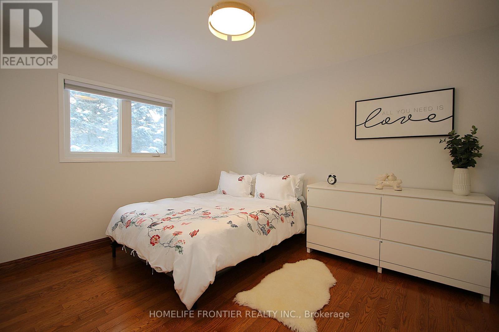 40 Delta Crescent, East Gwillimbury, ON - Indoor Photo Showing Bedroom