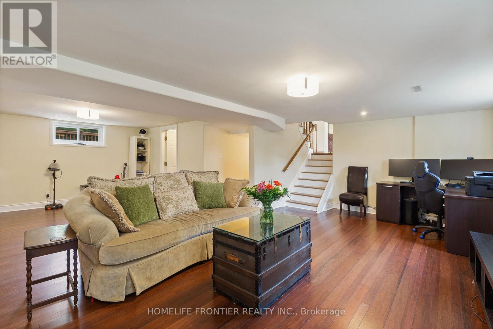 40 Delta Crescent, East Gwillimbury, ON - Indoor