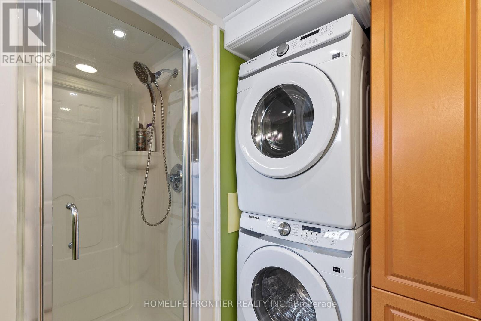 40 Delta Crescent, East Gwillimbury, ON - Indoor Photo Showing Laundry Room