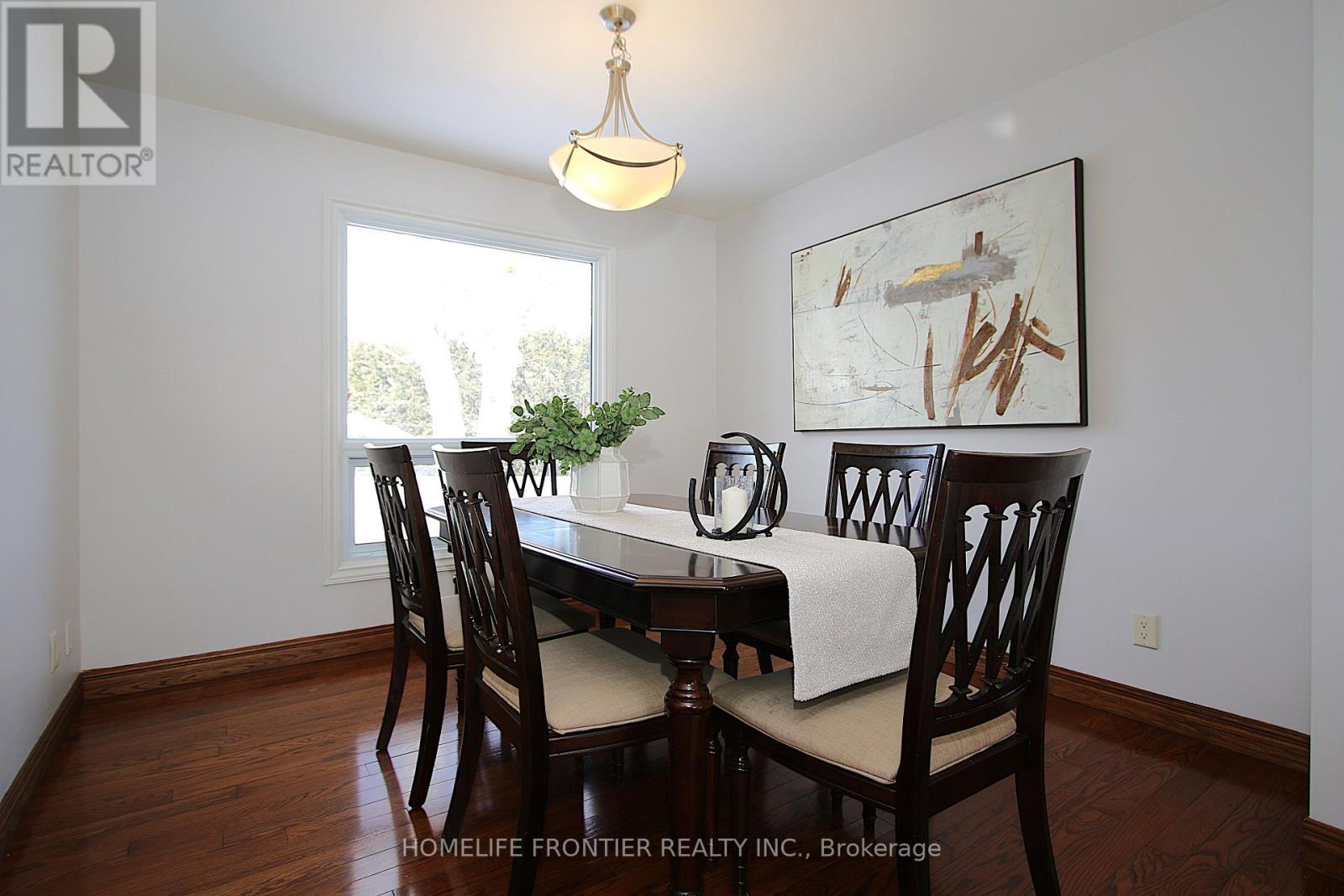 40 Delta Crescent, East Gwillimbury, ON - Indoor Photo Showing Dining Room