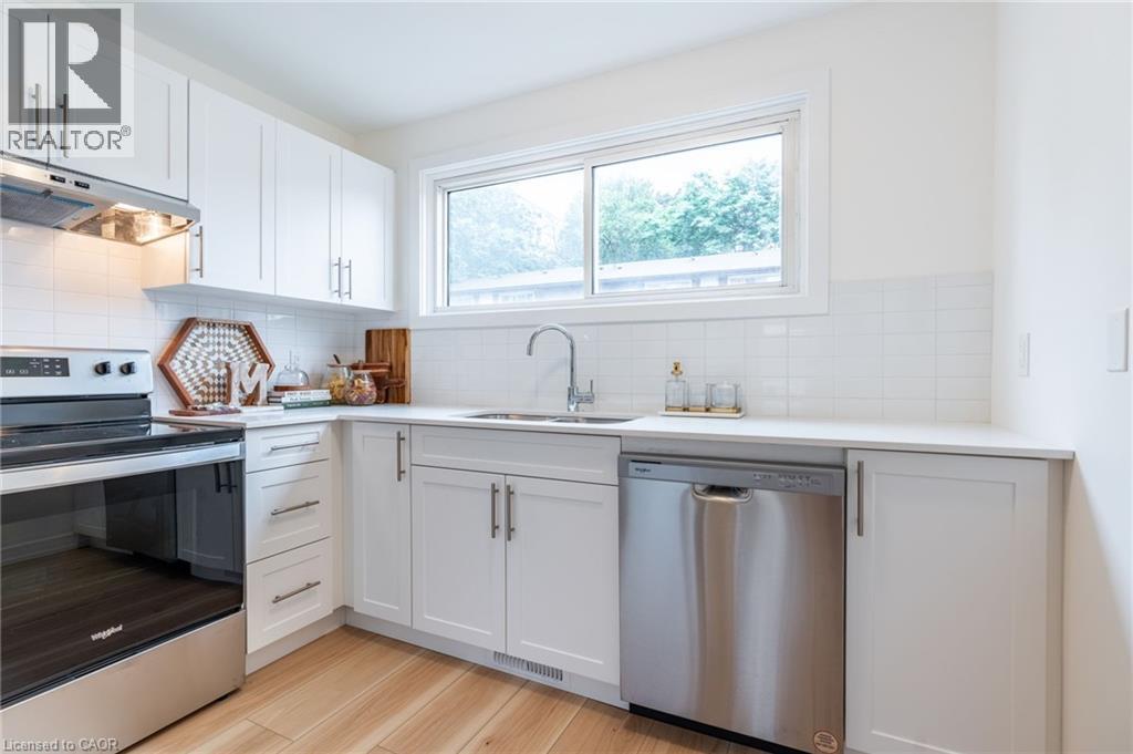 63 Woodman Drive N, Hamilton, ON - Indoor Photo Showing Kitchen