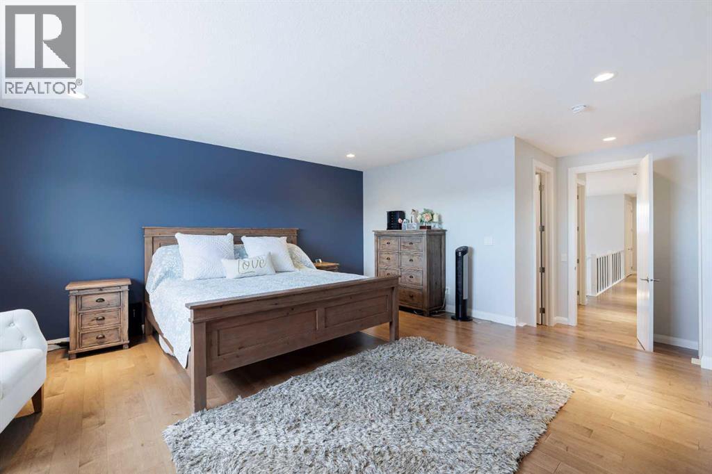 155 Crestridge Hill Sw, Calgary, AB - Indoor Photo Showing Bedroom