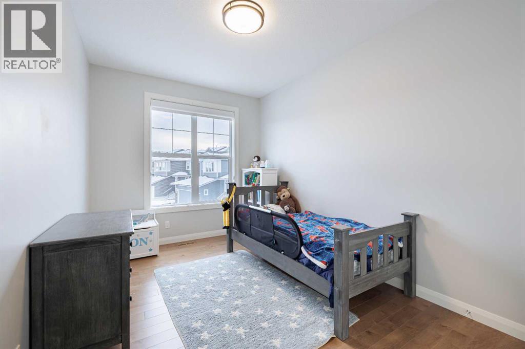 155 Crestridge Hill Sw, Calgary, AB - Indoor Photo Showing Bedroom