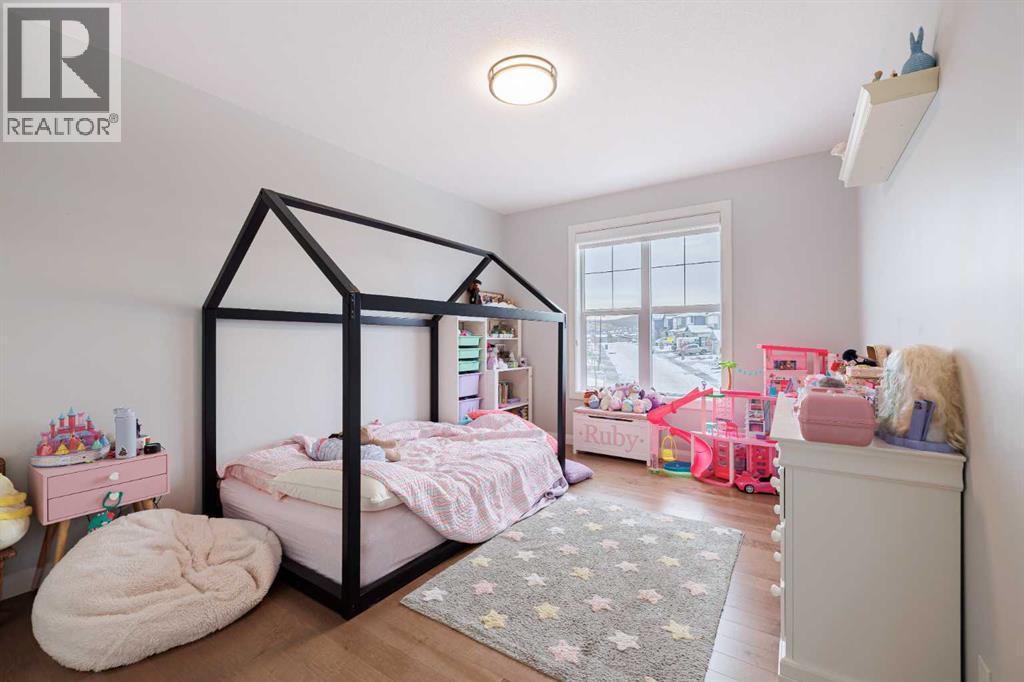 155 Crestridge Hill Sw, Calgary, AB - Indoor Photo Showing Bedroom