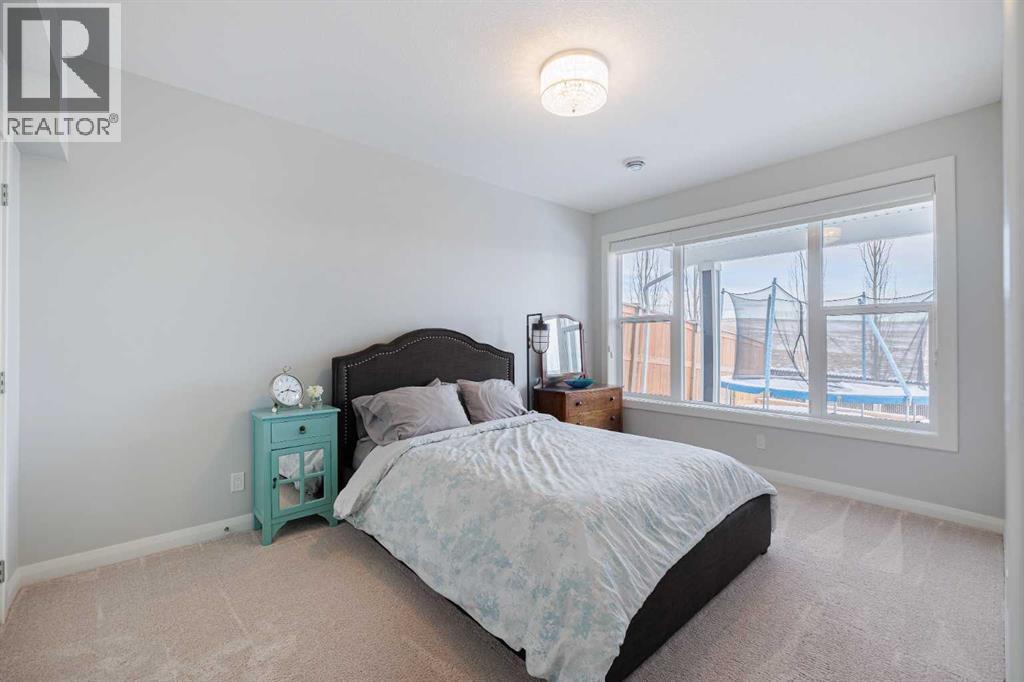 155 Crestridge Hill Sw, Calgary, AB - Indoor Photo Showing Bedroom