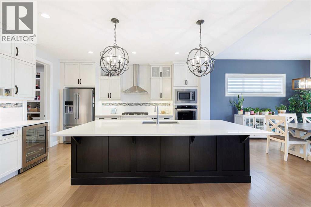 155 Crestridge Hill Sw, Calgary, AB - Indoor Photo Showing Kitchen With Upgraded Kitchen