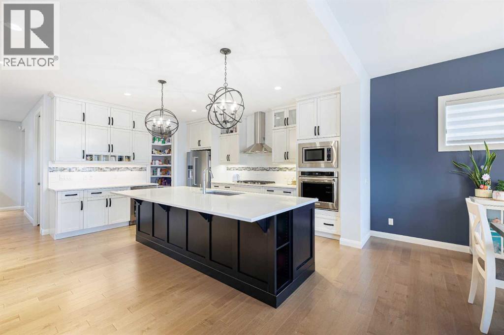 155 Crestridge Hill Sw, Calgary, AB - Indoor Photo Showing Kitchen