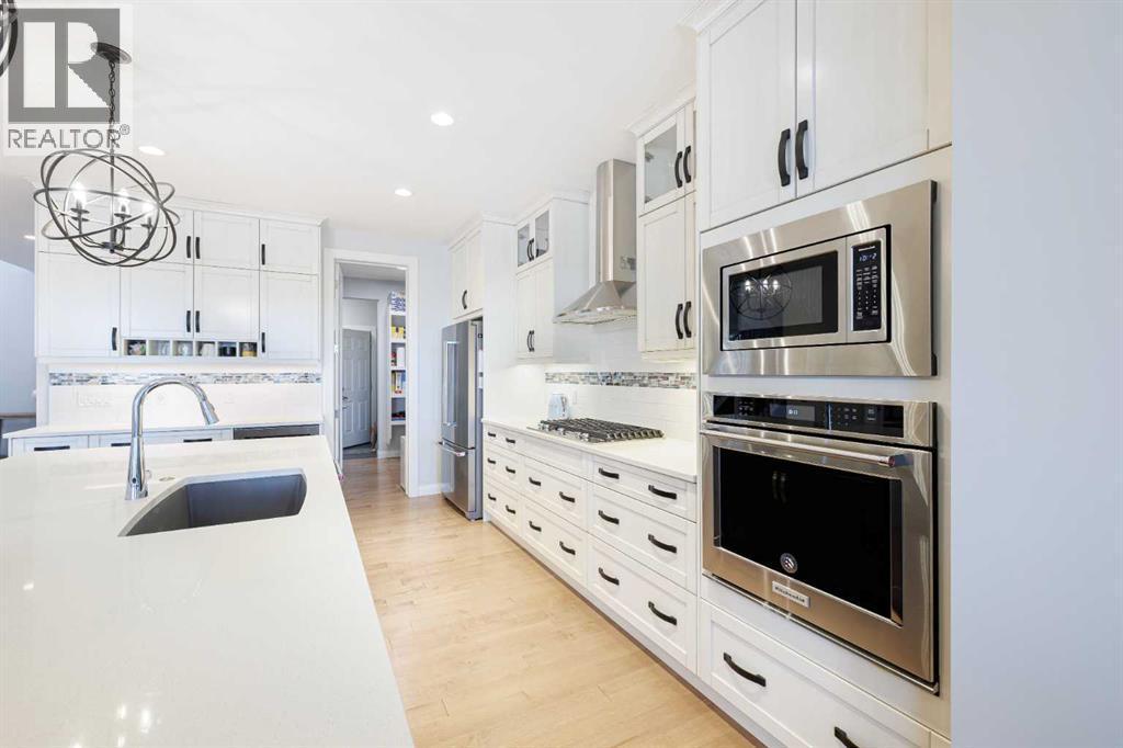 155 Crestridge Hill Sw, Calgary, AB - Indoor Photo Showing Kitchen With Upgraded Kitchen