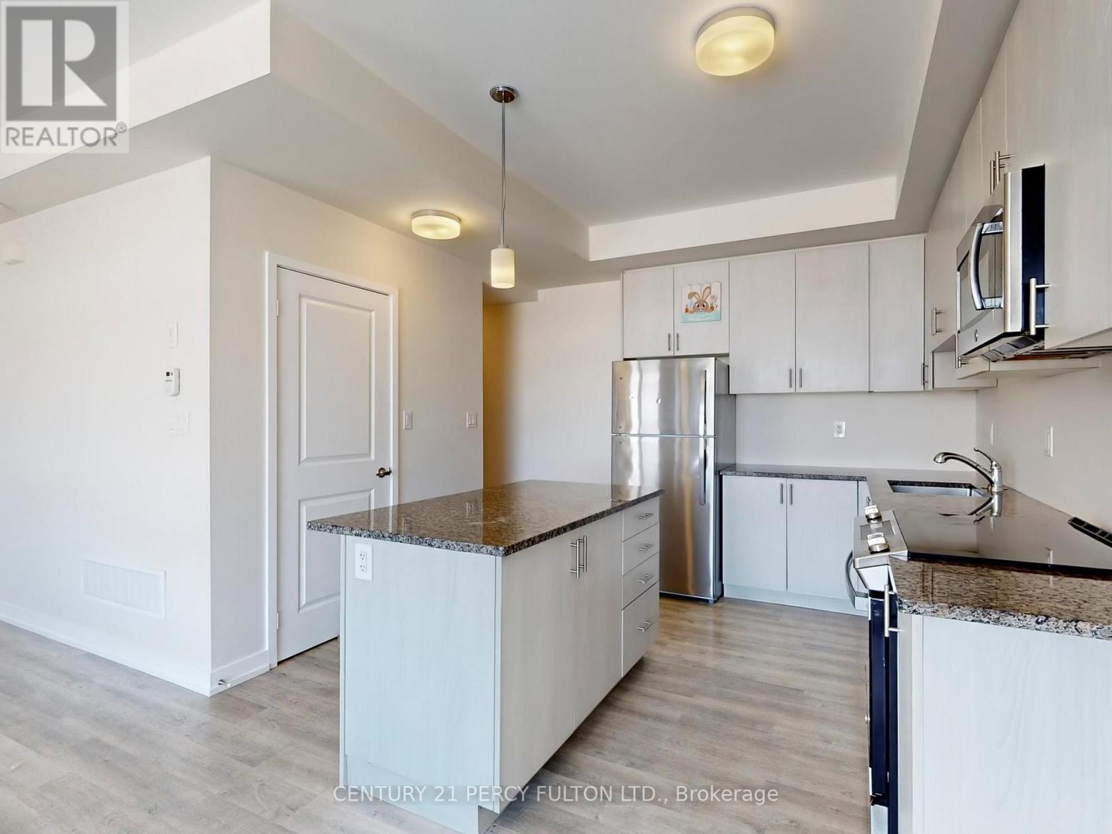 206 - 2550 Castlegate Crossing, Pickering, ON - Indoor Photo Showing Kitchen With Stainless Steel Kitchen With Upgraded Kitchen